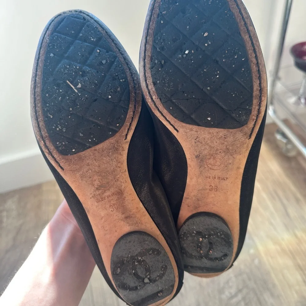 Authentic CHANEL Black Ballet Flats - size 38/7.5